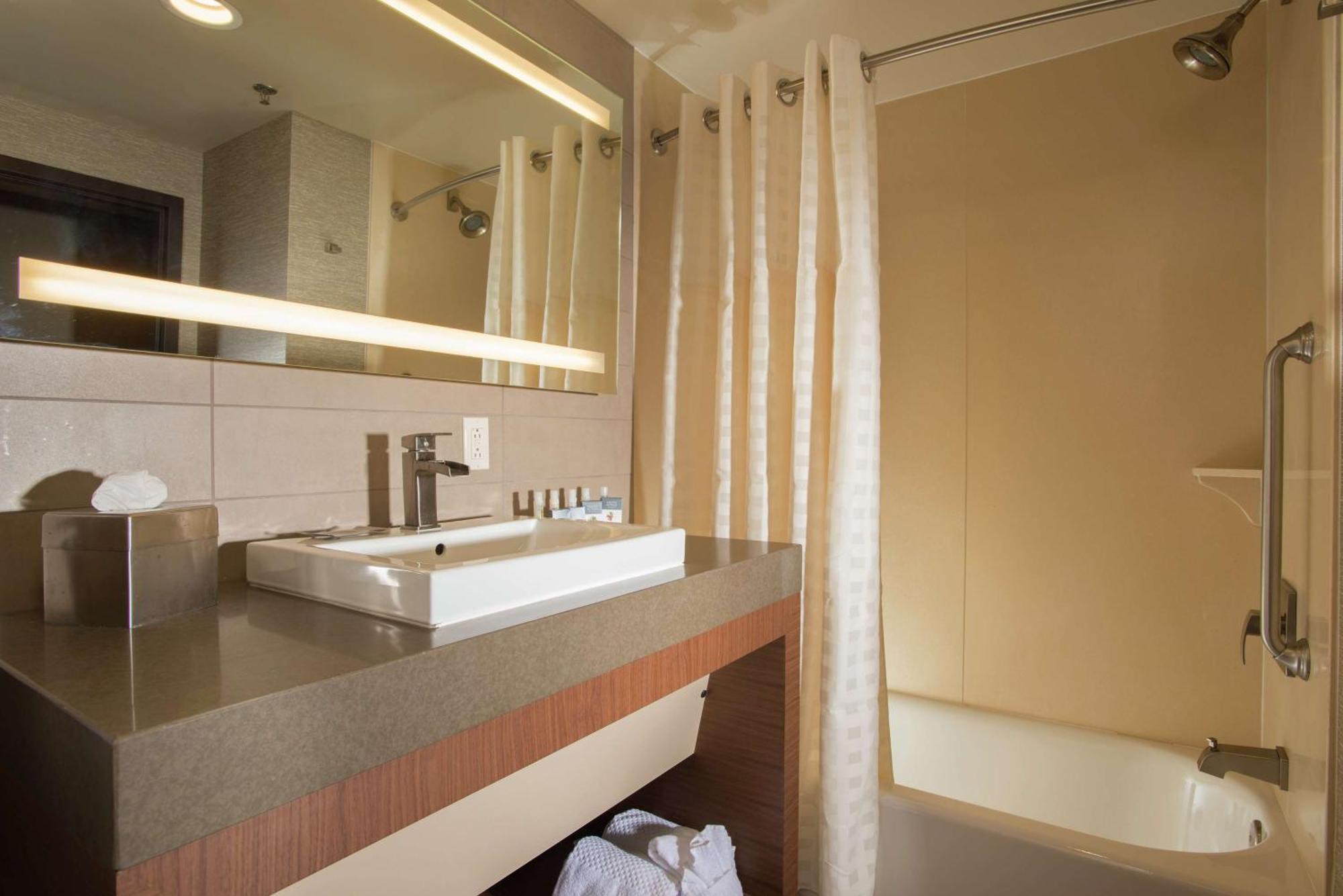 The Broadway Columbia - A Doubletree By Hilton Hotel Exterior foto